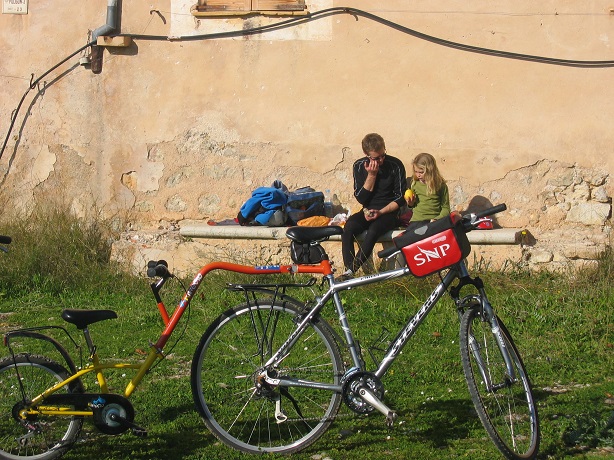 Scape Travel, Qué hacer con las maletas si viajas a pie o en bici