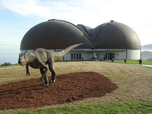 Museo del Jurásico de Asturias. Fuente: Wikimedia Commons. 